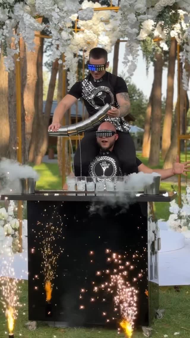 Бармен шоу на весіллі з фейерверками