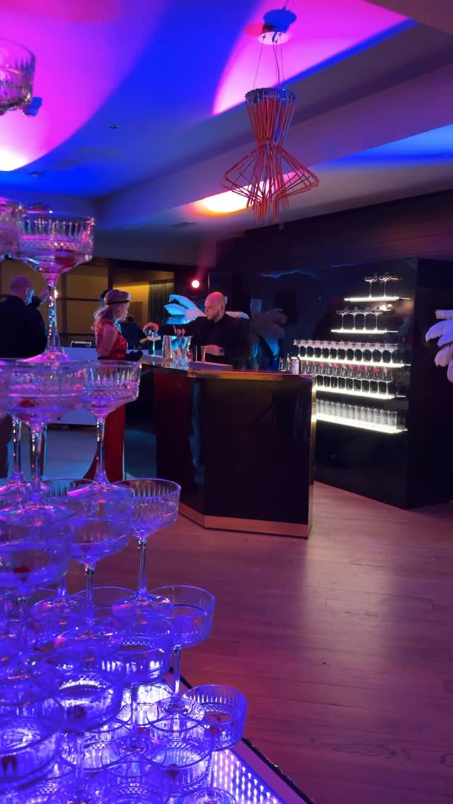 Бармен шоу — атмосферна барна зона з підсвіткою